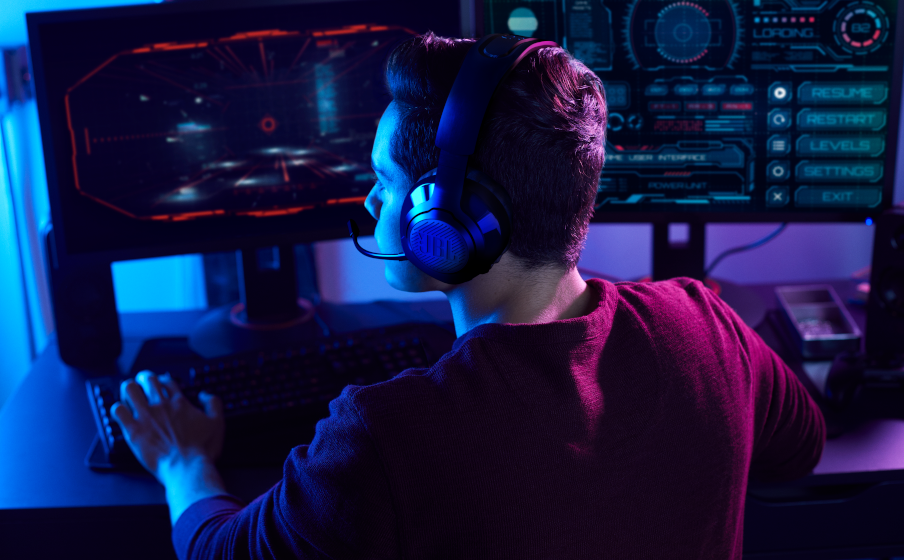 透過 JBL QuantumSOUND Signature 經典音效置身於遊戲之中