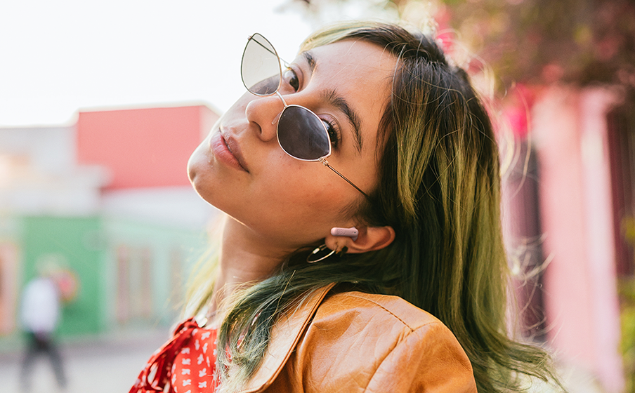 4 個麥克風，可清晰通話