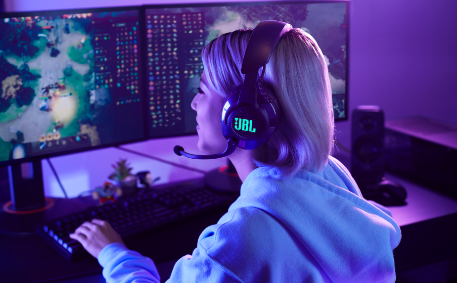 感受 JBL QuantumSURROUND&trade; 和 DTS 所提供的震撼體驗，讓您彷彿置身遊戲之中