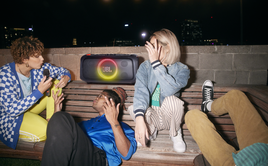 隨附 JBL 無線麥克風